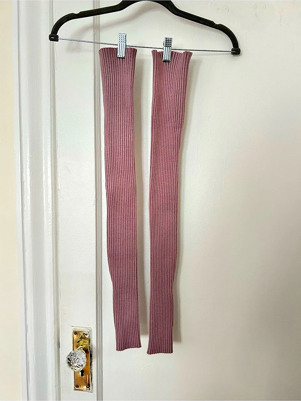 Ribbed Knit Stirrup Leg Warmers in Mauve